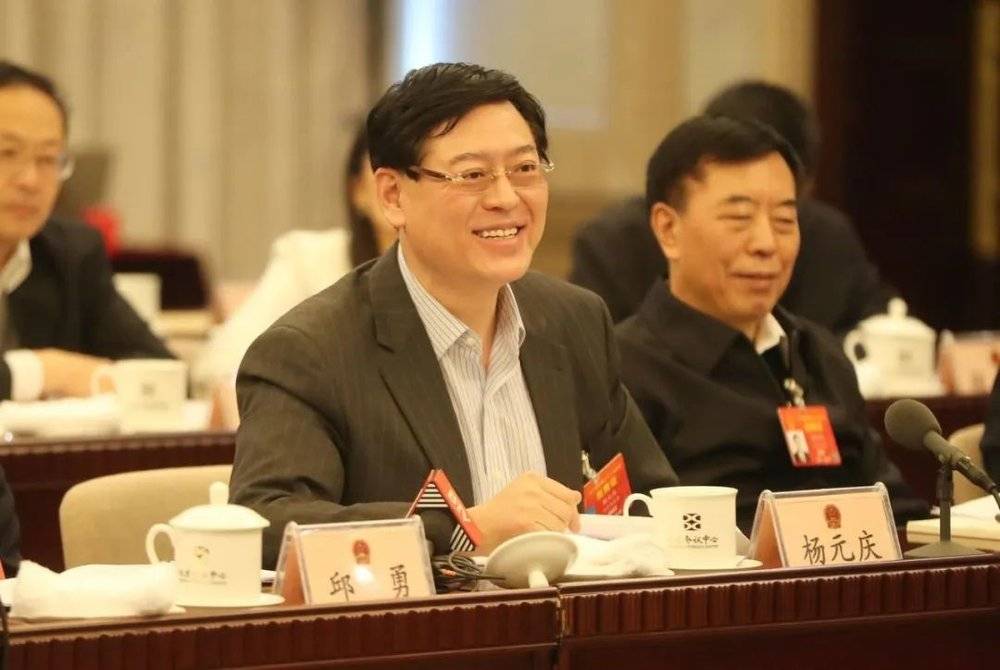 2020年两会，马化腾、李彦宏、雷军等科技界大佬透露了未来科技圈发展趋势？ 聚焦两会 第3张